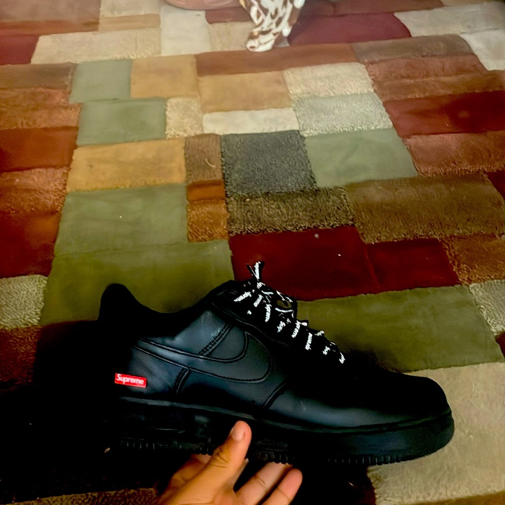 Im selling my size 10 supreme forces ATL